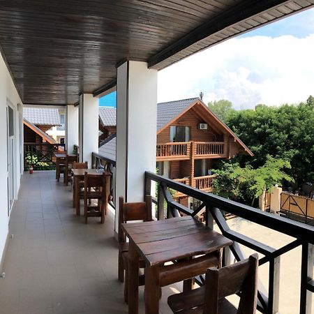 Hotel Веселий Кут à Zaliznyi Port Extérieur photo