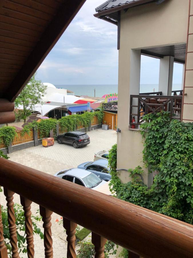Hotel Веселий Кут à Zaliznyi Port Extérieur photo
