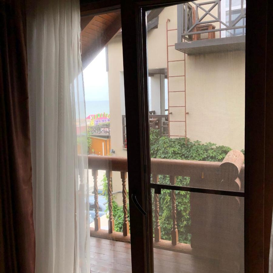 Hotel Веселий Кут à Zaliznyi Port Extérieur photo
