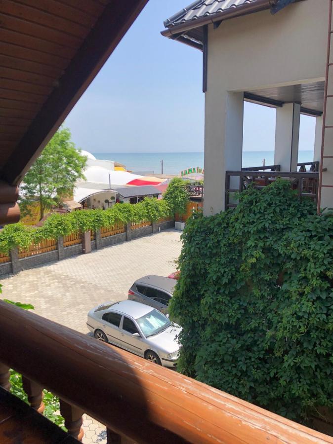 Hotel Веселий Кут à Zaliznyi Port Extérieur photo