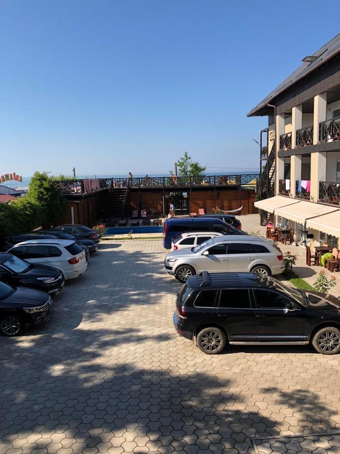 Hotel Веселий Кут à Zaliznyi Port Extérieur photo
