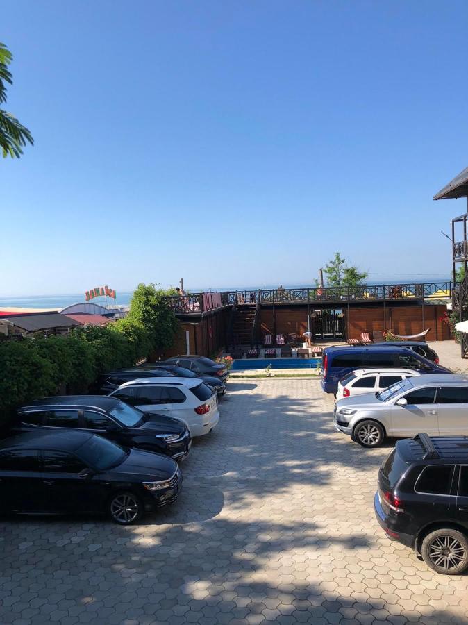 Hotel Веселий Кут à Zaliznyi Port Extérieur photo
