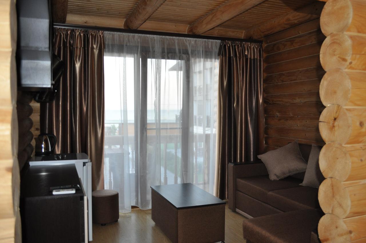 Hotel Веселий Кут à Zaliznyi Port Extérieur photo