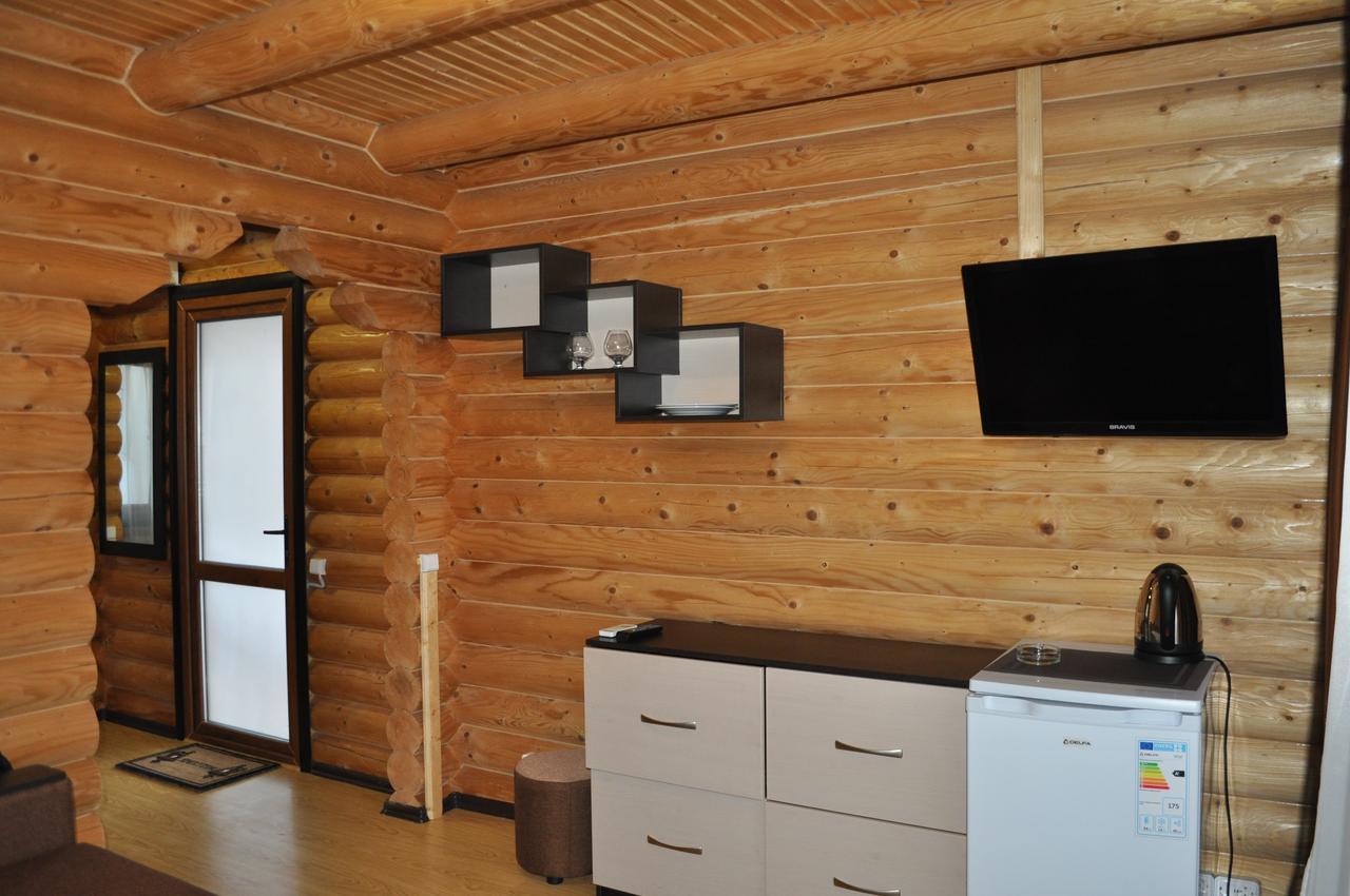 Hotel Веселий Кут à Zaliznyi Port Extérieur photo