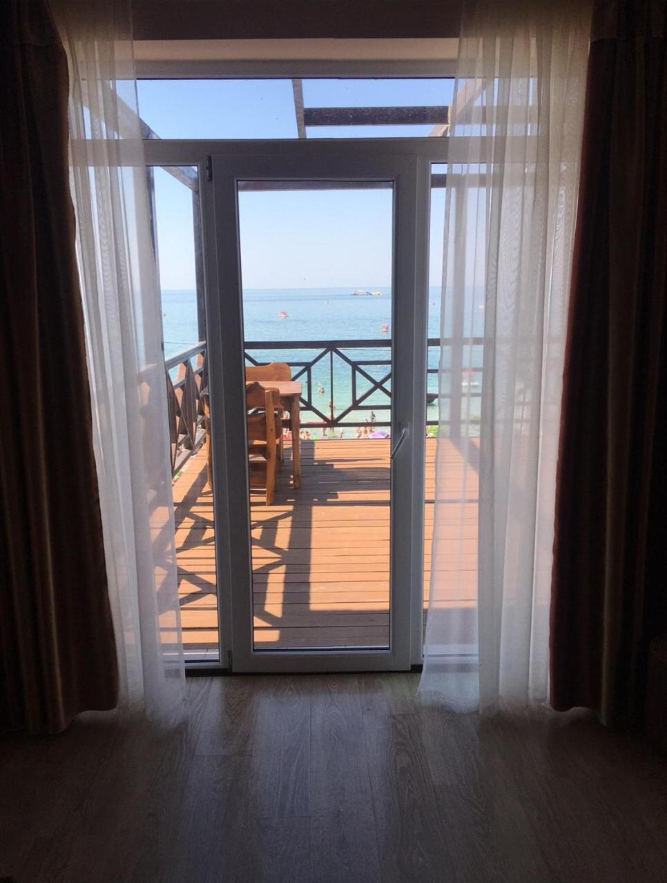 Hotel Веселий Кут à Zaliznyi Port Extérieur photo
