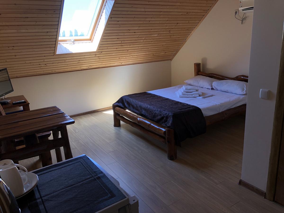 Hotel Веселий Кут à Zaliznyi Port Extérieur photo