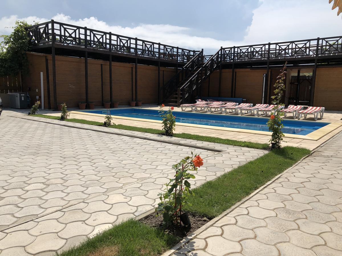 Hotel Веселий Кут à Zaliznyi Port Extérieur photo