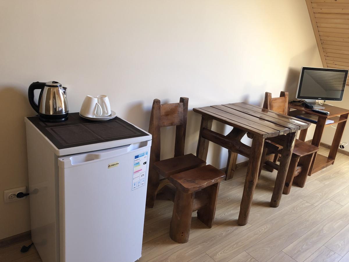 Hotel Веселий Кут à Zaliznyi Port Extérieur photo
