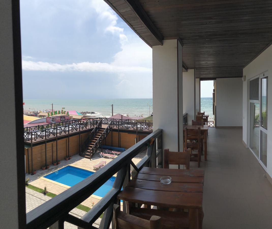 Hotel Веселий Кут à Zaliznyi Port Extérieur photo