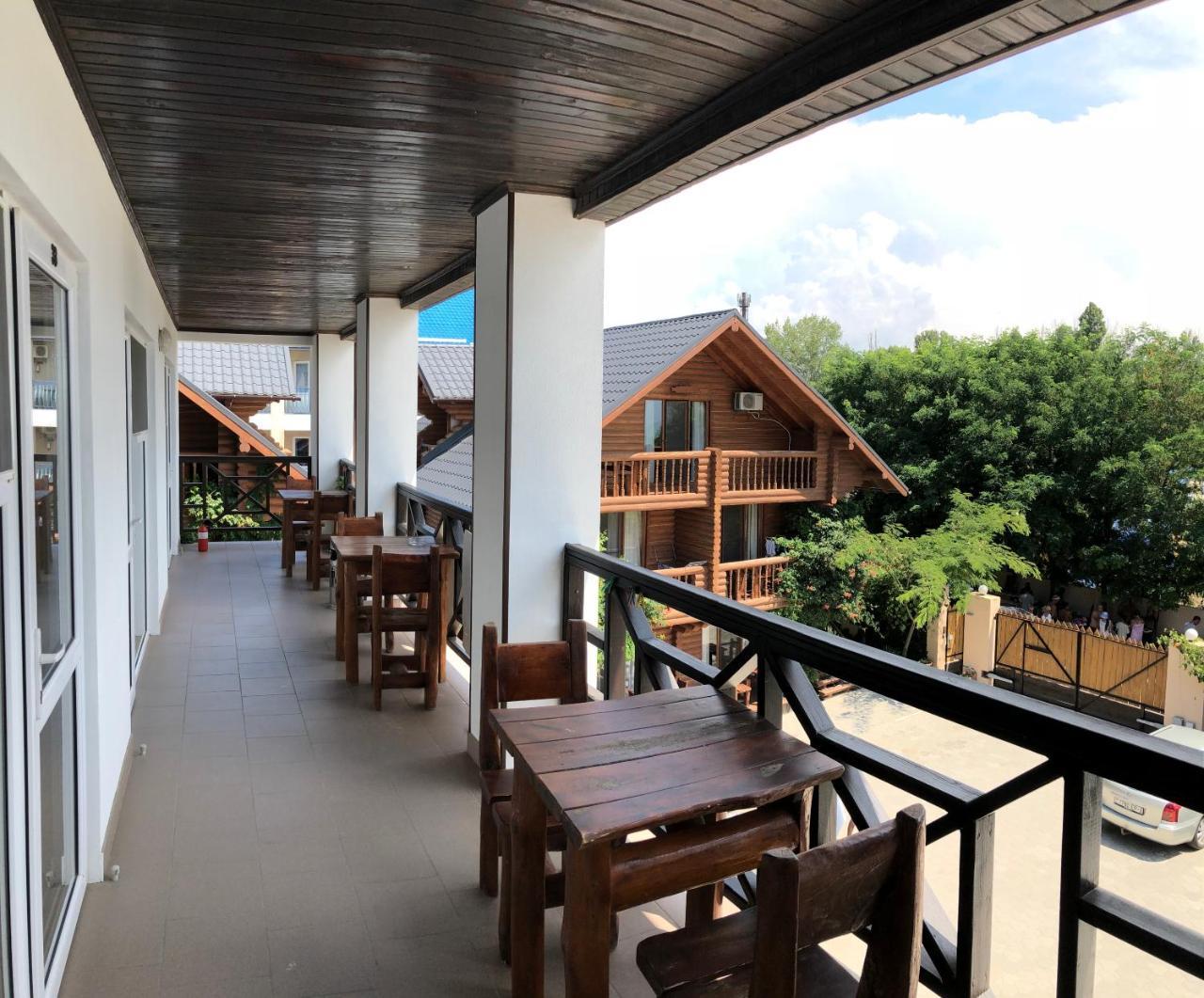 Hotel Веселий Кут à Zaliznyi Port Extérieur photo