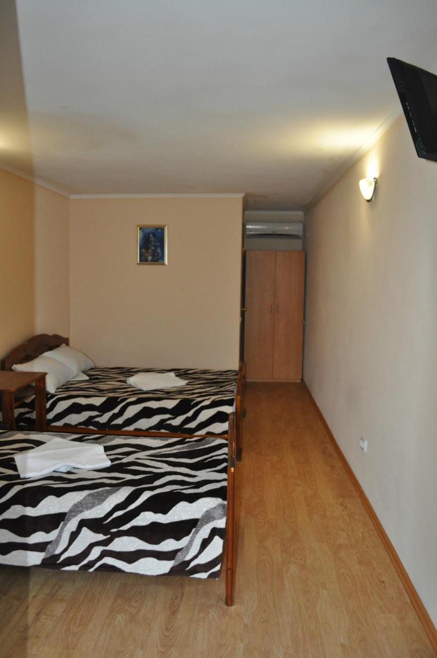 Hotel Веселий Кут à Zaliznyi Port Extérieur photo