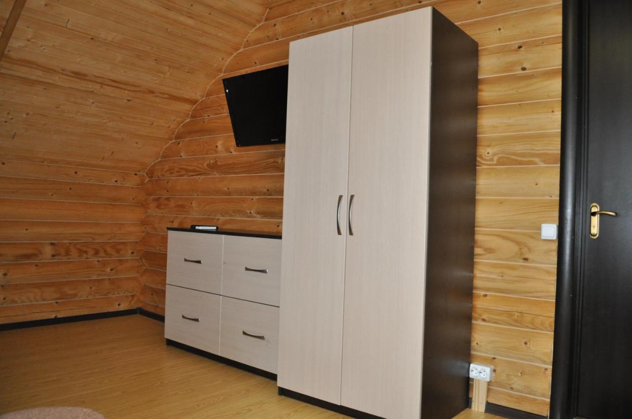 Hotel Веселий Кут à Zaliznyi Port Extérieur photo