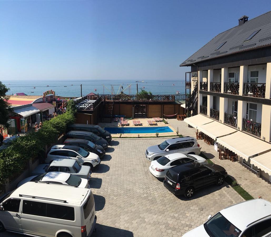 Hotel Веселий Кут à Zaliznyi Port Extérieur photo