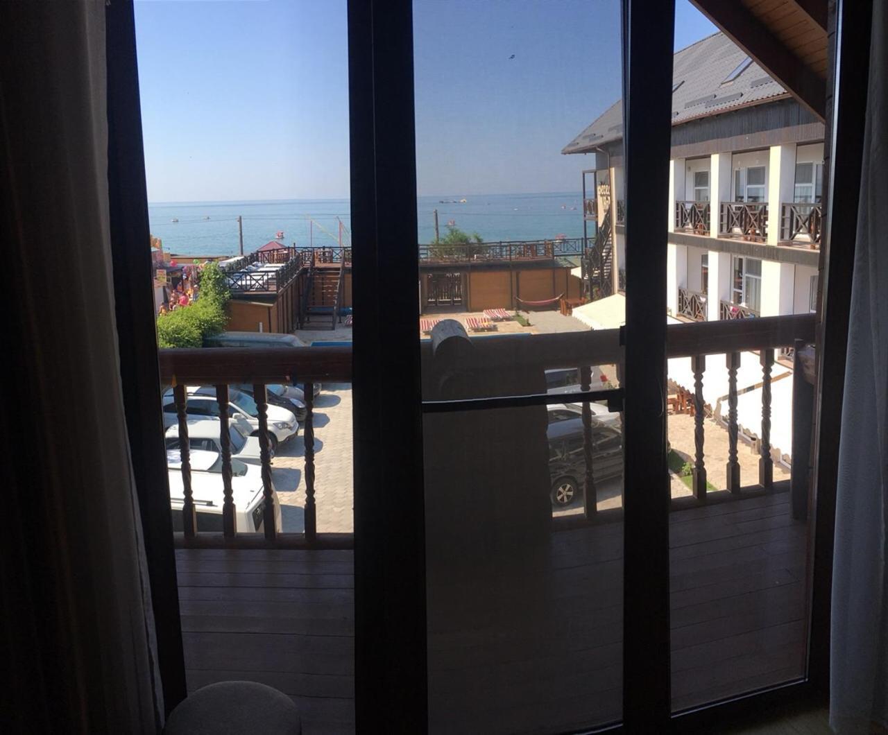 Hotel Веселий Кут à Zaliznyi Port Extérieur photo