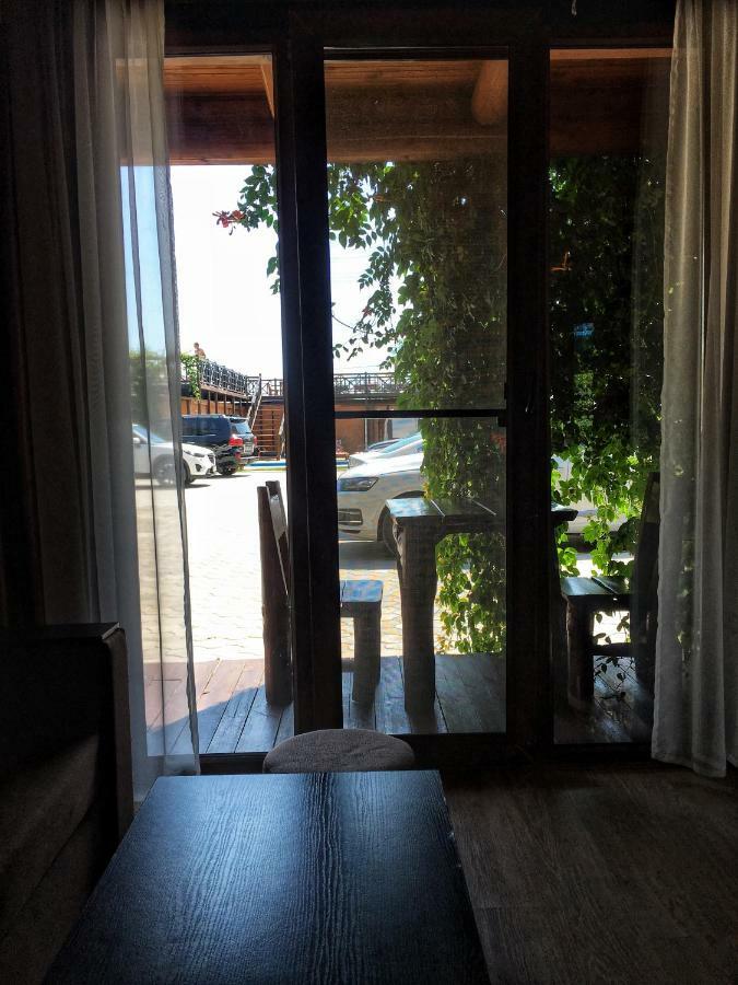 Hotel Веселий Кут à Zaliznyi Port Extérieur photo
